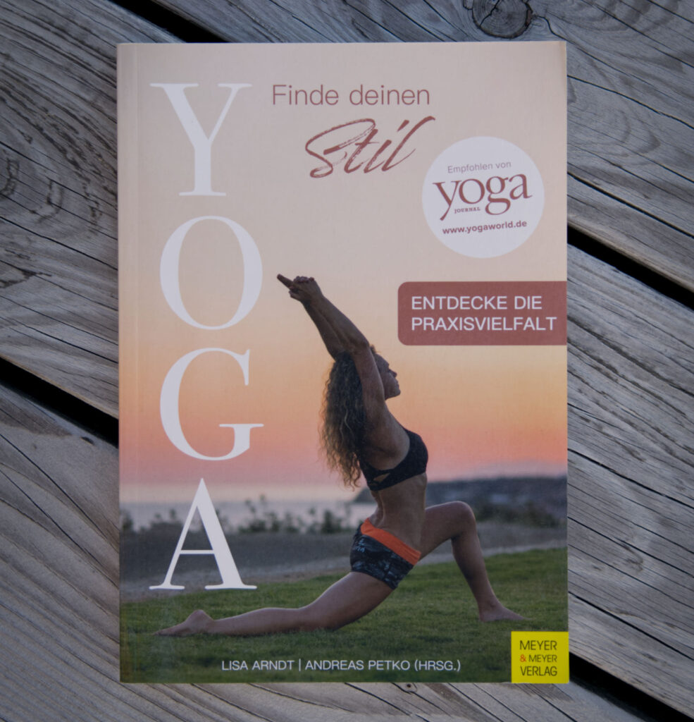 Sammelband, der einen Einblick in die diversen Ausprägungen des Yoga zeigt.